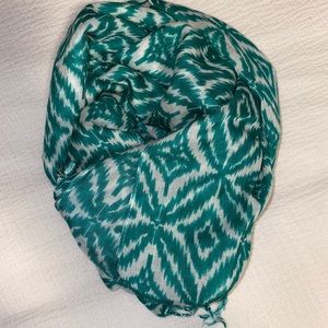 Beautiful scarf- like new